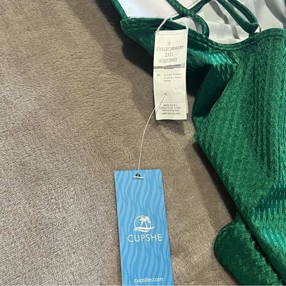 CUPSHE One Piece Swimsuit - Picture 6 of 8